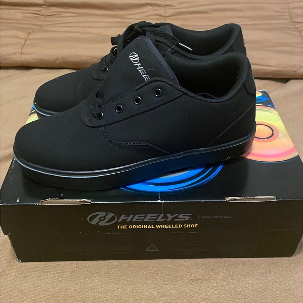 Heelys size 9 men’s black